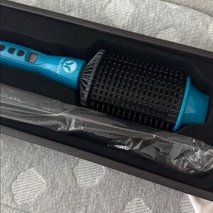 Calista Blue Heated Volumizing Brush